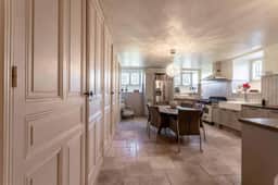 https://media.rightmove.co.uk/property-photo/4bc7536a8/92213094/4bc7536a84cf74675227fb080fc56a6b.jpeg