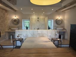 https://media.rightmove.co.uk/property-photo/4e2bc8dc6/94338531/4e2bc8dc63ea32fb6bc323b97a7f606c.jpeg
