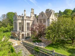 https://media.rightmove.co.uk/property-photo/4e5a3b15f/91724397/4e5a3b15f5465791d299597b39f1acb1.jpeg