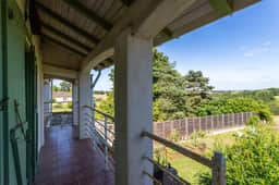 https://media.rightmove.co.uk/property-photo/50f71bdcb/92208648/50f71bdcbf030dbfd7abc97e6309beba.jpeg