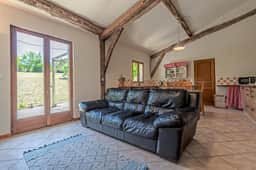 https://media.rightmove.co.uk/property-photo/56485bc70/92208561/56485bc709d779dc62d21d9511a09261.jpeg