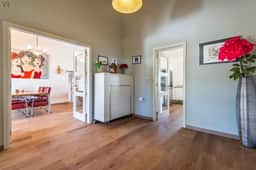 https://media.rightmove.co.uk/property-photo/5661dc5e7/89567700/5661dc5e7b9e7e5c85a992706d481cfb.jpeg