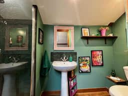 https://media.rightmove.co.uk/property-photo/568152966/91777074/5681529661a2f21ee12548fb6bb083dd.jpeg