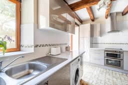 https://media.rightmove.co.uk/property-photo/5c710c205/91796670/5c710c2057aca50e92906b8e48282cea.jpeg