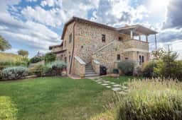 https://media.rightmove.co.uk/property-photo/5fceac180/93681336/5fceac18032d066b3b9011d1f51c4eda.jpeg
