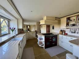 https://media.rightmove.co.uk/property-photo/625af297e/91058502/625af297e70e25c1ae0fe888dd37ff9e.jpeg