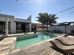 https://media.rightmove.co.uk/property-photo/6707a2880/91573776/6707a2880973cd39c61df4059571d112.jpeg