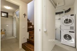 https://media.rightmove.co.uk/property-photo/676a0a689/93766767/676a0a6895df88f3ab67f532bee5a251.jpeg