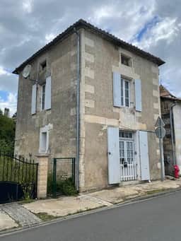 https://media.rightmove.co.uk/property-photo/68b294c13/94378380/68b294c13dab5f280467eeff1a2e84f3.jpeg