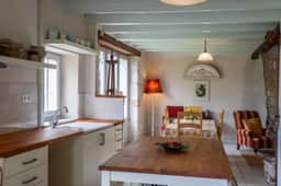 https://media.rightmove.co.uk/property-photo/69d07ac50/92208633/69d07ac504be9e1f31e06dcf94548f23.jpeg