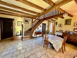 https://media.rightmove.co.uk/property-photo/6b061f75f/92147073/6b061f75f67b11d02817a626580088ef.jpeg