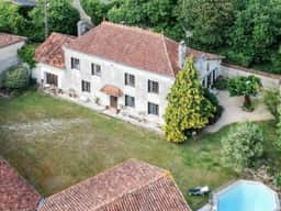 https://media.rightmove.co.uk/property-photo/73f0f4b60/89513514/73f0f4b604eee94d33d87d4ea9c45547.jpeg