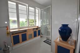 https://media.rightmove.co.uk/property-photo/741c77950/94380996/741c779506904f0834618f7ea0430a3e.jpeg