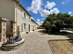 https://media.rightmove.co.uk/property-photo/7ad839664/92106366/7ad839664f4930aca62b137b6644e8cc.jpeg