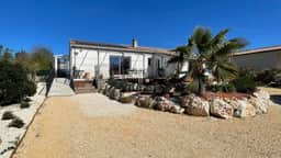 https://media.rightmove.co.uk/property-photo/7c0b9152d/89404644/7c0b9152da2d9572bc028c53a4a75d80.jpeg
