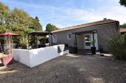 https://media.rightmove.co.uk/property-photo/7e513e081/94380978/7e513e081164bbe471652971d6913fce.jpeg