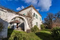 https://media.rightmove.co.uk/property-photo/7eb525e25/92213130/7eb525e25a440b9d405ee5ce0c7f9c4a.jpeg