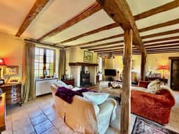 https://media.rightmove.co.uk/property-photo/81790ee25/89554899/81790ee2558f32228fd5a17e9da6c98d.jpeg