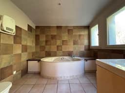 https://media.rightmove.co.uk/property-photo/81dc5d4a6/89471271/81dc5d4a682e3a4b14634a31cc718148.jpeg