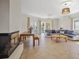https://media.rightmove.co.uk/property-photo/84a976872/94359786/84a976872c8ee363ed326b610a7b91c5.jpeg