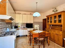 https://media.rightmove.co.uk/property-photo/869bf9abc/88677549/869bf9abc30f9817e5e685157c249e10.jpeg