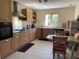 https://media.rightmove.co.uk/property-photo/872597bef/94378422/872597bef00868e027949fd41821a89a.jpeg