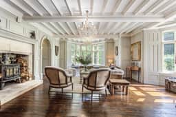 https://media.rightmove.co.uk/property-photo/873088850/91724397/873088850c3c2488fbf8af0750ed8b60.jpeg
