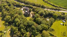 https://media.rightmove.co.uk/property-photo/883feae4f/168848435/883feae4f00a68d09f494e3352288b28.jpeg
