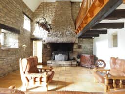 https://media.rightmove.co.uk/property-photo/8c5375cd8/91524627/8c5375cd818f046fbbb83b46e58e231d.jpeg