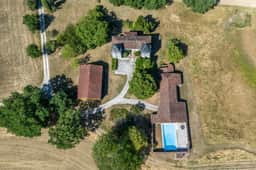 https://media.rightmove.co.uk/property-photo/8cceac3f9/91531836/8cceac3f9ec7d295e51b4e116ec27b82.jpeg