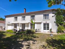 https://media.rightmove.co.uk/property-photo/8e8fe6e96/89554911/8e8fe6e96189a0bdb907815a7c2268b2.jpeg