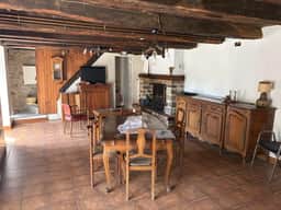 https://media.rightmove.co.uk/property-photo/90cf4e151/92107224/90cf4e15141642938a2d475e3cdf323a.jpeg