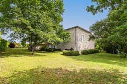 https://media.rightmove.co.uk/property-photo/90fe02f72/92213058/90fe02f7260687ebe2cddb46bce45fb6.jpeg