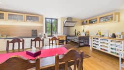 https://media.rightmove.co.uk/property-photo/925d9369c/89495982/925d9369c18f2074b364d0e2be7af149.jpeg