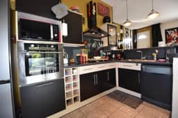 https://media.rightmove.co.uk/property-photo/93fc3caab/94380978/93fc3caab9d546108b117aa7b622e21b.jpeg