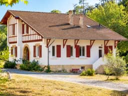 https://media.rightmove.co.uk/property-photo/9532c3e4f/93708387/9532c3e4f0d4b92868ce266e371a3a8a.jpeg