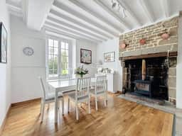 https://media.rightmove.co.uk/property-photo/9619c34fc/89470995/9619c34fcf87eeb67d89bb185792c809.jpeg