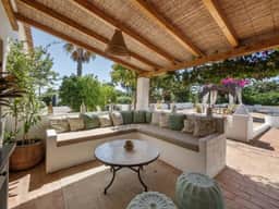 https://media.rightmove.co.uk/property-photo/98c349d67/92021160/98c349d6792eb500c389efaa81bb9c85.jpeg