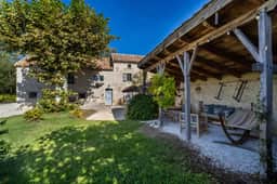 https://media.rightmove.co.uk/property-photo/9c56b497b/92208597/9c56b497be2bd9cbdebed50e36fad26c.jpeg