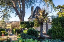 https://media.rightmove.co.uk/property-photo/9e9820a98/92213046/9e9820a98529baed50157689a068235e.jpeg