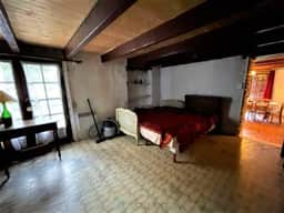 https://media.rightmove.co.uk/property-photo/a30bc7df4/89617521/a30bc7df4cd959b30d5828f73cd4b59d.jpeg
