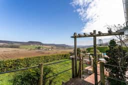 https://media.rightmove.co.uk/property-photo/a3f8fd189/92213145/a3f8fd189cdaf8caf2a57265f4844973.jpeg