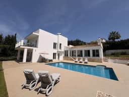 https://media.rightmove.co.uk/property-photo/a5d53a911/89566419/a5d53a911846b1d4e8cef17e79dfcb60.jpeg