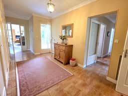 https://media.rightmove.co.uk/property-photo/a74eeced2/89663223/a74eeced28cafa7b9e88f2c63a15a6b1.jpeg