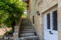 https://media.rightmove.co.uk/property-photo/a8f5c7e5b/92026197/a8f5c7e5be14fd6487e9fbb119129f27.jpeg