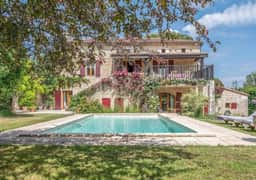 https://media.rightmove.co.uk/property-photo/a96ac0286/92208609/a96ac028627f01628788916b28615b09.jpeg