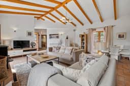 https://media.rightmove.co.uk/property-photo/ad6656bd3/91893606/ad6656bd302cce87f8ab515256ba6e9f.jpeg