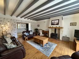 https://media.rightmove.co.uk/property-photo/af744a501/92106366/af744a5011da2d0101f490d40fa0a665.jpeg