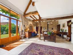 https://media.rightmove.co.uk/property-photo/b548ced2f/89663235/b548ced2ff77beb79d603b2a52bdc16e.jpeg