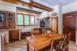 https://media.rightmove.co.uk/property-photo/b6ff8e1bf/92208537/b6ff8e1bf929f260a25a6854853156eb.jpeg